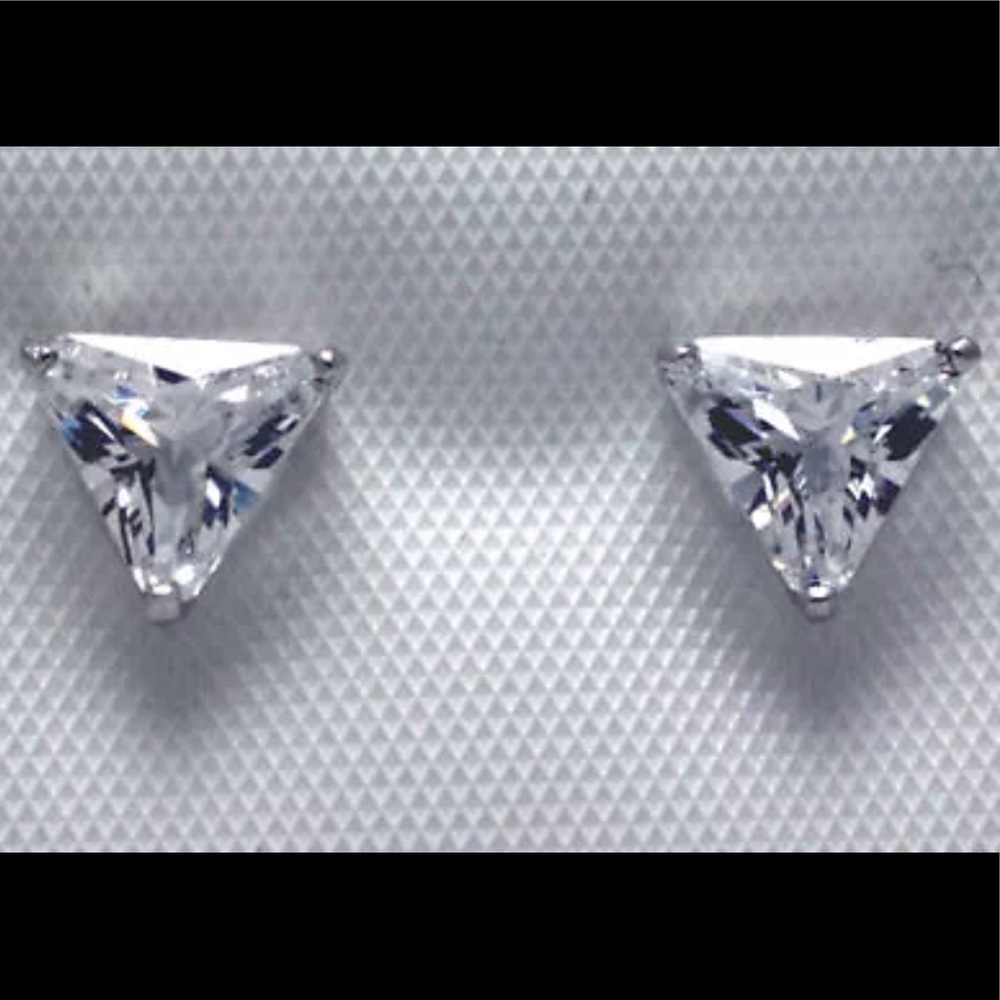.50 Ct Triangle Cut Solid 14K Gold Push Back Studs - Picture 2 of 7